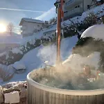 Stunning Panoramic Views! Hottube & Sauna Apartment *