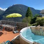 Stunning Panoramic Views! Hottube & Sauna Apartment